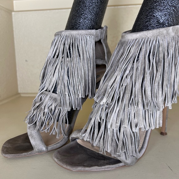 Size 9.5 Fringly beauty. Steve Madden, suede, gorgeous taupe color! - Picture 6 of 8